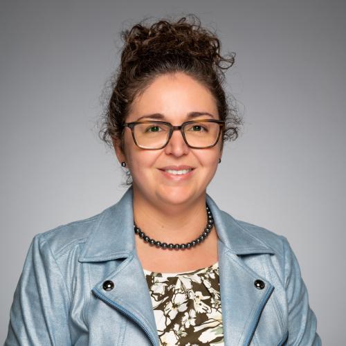 Picture of Stephanie Craven on a gray background.